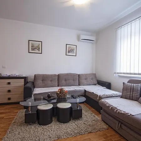 Sisarka Apartman *