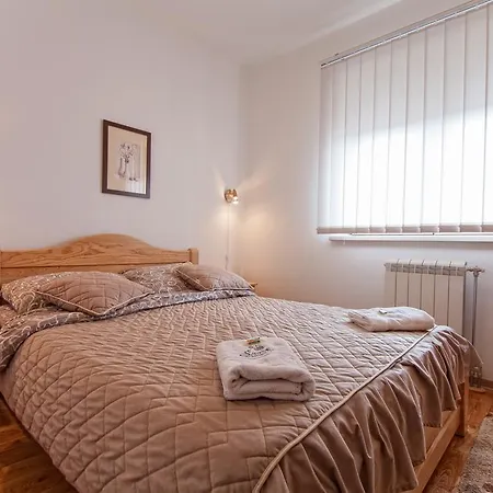 Apartament Sisarka *
